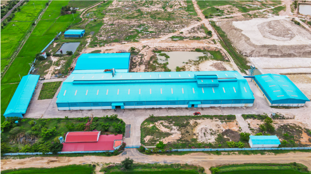 Hai nhà máy khoáng chất Vĩnh Hảo đặt ngay tại mỏ khoáng Bình Thuận - sản lượng: 500.000 tấn/năm (Hình nhà máy 1)